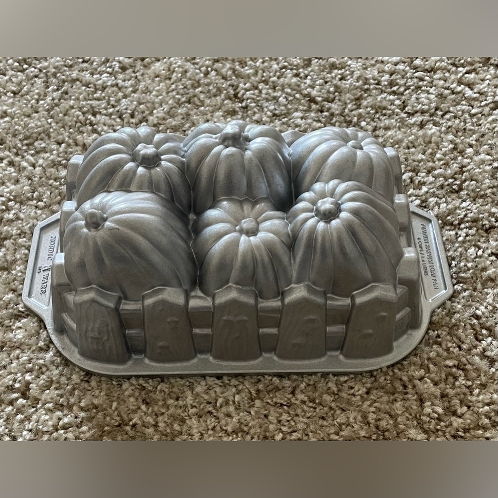 Nordic ware Pumpkin harvest loaf pan